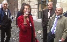 Le foto della conferenza stampa di Claudia Cardinale, Sergio Assisi e Francesca Tasini a Foggia in piazza Federico II