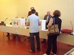 Ballottaggio Bersani-Renzi, calo di affluenza alle urne a mezzogiorno