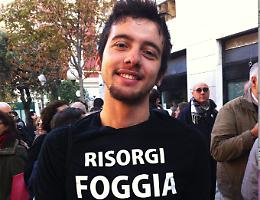 Le foto del sit-in di protesta contro il racket e la mafia in viale della stazione a Foggia, vicino al negozio distrutto di Bibop