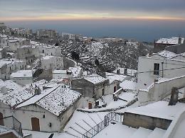 Attila imbianca il ponte dell'Immacolata. Bene per gli amanti della montagna, male per chi resta in città con i disagi