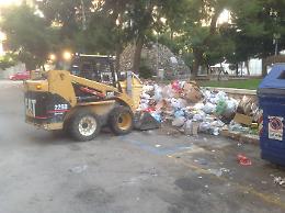 Foggia, 3.500 tonnellate di rifiuti raccolti: operatori al lavoro anche questa notte