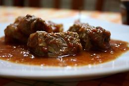 Sequestrati 650 chili di olive ascolane e ragù con carni di cavallo non dichiarate