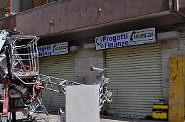 Le foto del ponteggio crollato in Via Telesforo a Foggia