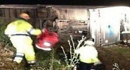 Le foto dell'autobus finito nel burrone ad Avellino