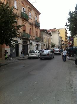 Far west in Via Manzoni: rapinato titolare tabaccheria, esplosi colpi di arma da fuoco