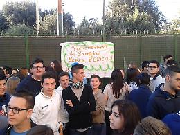 Le foto della protesta degli studenti degli istituti Einaudi-Grieco di Foggia