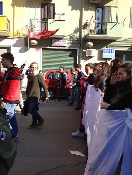 Le foto dei cortei di protesta dei sindacati e degli studenti