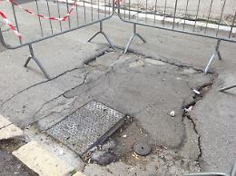 Le foto della strada impedita vicino al teatro Giordano di Foggia
