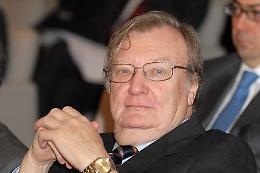 Oggi, 7 marzo 2004, sigillo d'oro dell'Università di Foggia a Carlo Rubbia