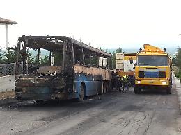 Ascoli Satriano: in fiamme pullman, panico tra i passeggeri