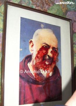 In Abruzzo un quadro di Padre Pio piange lacrime di sangue