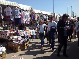 Franco Landella fa tappa al mercato settimanale del venerdì