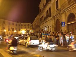 La Foggia by night che esulta per la vittoria dell'Italia sull'Inghilterra