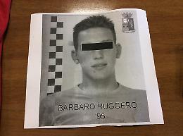 Le foto dell'arresto dei due baby rapinatori