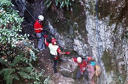 Oggi, 4 Agosto 2009, la scoperta a S. Marco in Lamis del cimitero della mafia garganica nella grotta Zazzano