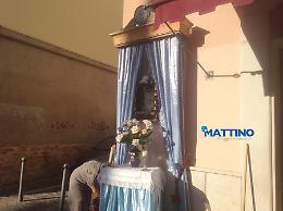 L'altarino dove oggi la Madonna dei Sette Veli si ferma per "ricordare" la sua apparizione