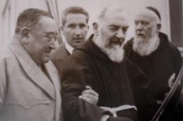 Oggi, 17 Agosto 1923, ribellione popolare a San Giovanni Rotondo per impedire il trasferimento di Padre Pio ad Ancona deciso dal Vaticano