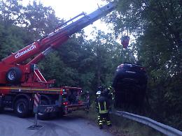 Sessano del Molise, precipita con l'auto in un burrone: salvo per miracolo