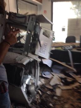 Ordona: bomba allo sportello bancomat della Banca della Campania