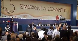 Renzi, il toscanaccio che incanta i pugliesi. In Fiera c'era già stato: da bambino, nello stand di suo padre
