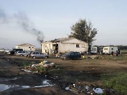 Il ghetto di Rignano brucia, immigrati salvi per miracolo