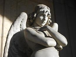 Quando la morte è una caduta di lame di ghiaccio sul viso eterno della giovinezza