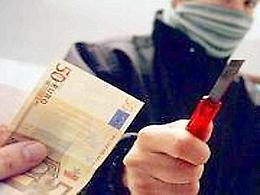 San Severo, rapinano e feriscono commercianti: due arresti