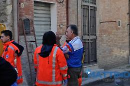 Crollo Via Ferrante Aporti, operaio sopravvissuto: «Ho chiamato Rosario, poi ho visto la sua mano sbucare dalle macerie»