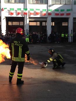 Emergenza incendi, Vigili del Fuoco stremati: servono più mezzi