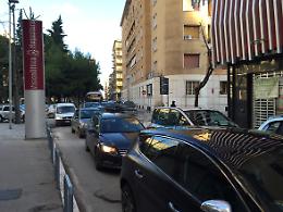Piazza Giordano, l'isola infelice del giorno dopo
