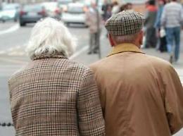 Si fingono dipendenti di una banca e rubano portafogli ad anziano: 600 euro il bottino