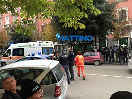 Le FOTO della mega  rissa tra rumeni e iracheni nell'Ufficio delle Poste centrali di Foggia, su viale della Stazione
