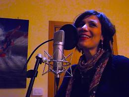 Mirella Foschi "dipinge" l'8 marzo con “Colori di donna” 