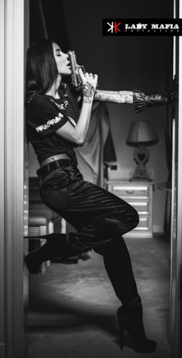 La foggiana "Lady Mafia" veste "Pakkiano"