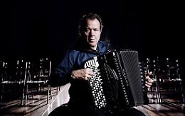 Cresce l'attesa per il concerto di Richard Galliano al "Giordano" 