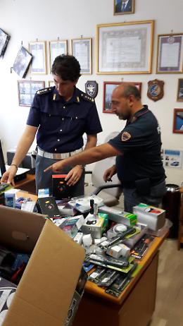 Blitz anticontraffazione: al setaccio gli scaffali di "Piazza Cina"