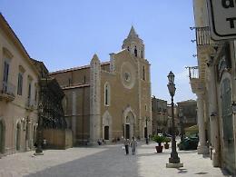 A Lucera due giorni di spettacoli in piazza da scegliere "alla carta"