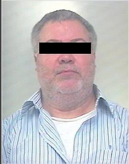«Aspetta di compiere 16 anni e vedrai...»: arrestato il bidello con la "passione" per le minorenni 