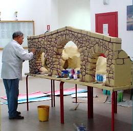 A Manfredonia  Matteo Santoro "scrive" poesie su tela