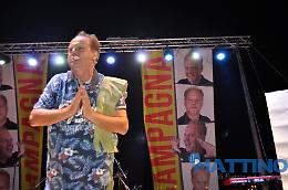Strepitoso Pino Campagna nella sua Foggia: in ottocento a ridere e cantare con lui