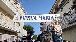“Sei pura, sei pia, sei bella o Maria...». Così Rocchetta saluta la sua Madonna