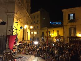 Ma quant'è bella Foggia sui trampoli del teatro di strada