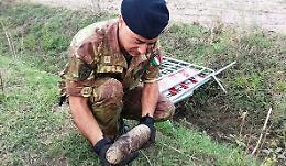 Ara il suo campo e trova bomba della II Guerra Mondiale