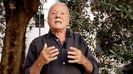 Oggi, 24 Ottobre 1974, Achille Bonito Oliva  in visita all'Accademia di Belle Arti di Foggia