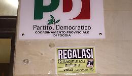 Blitz notturno di Forza Nuova: sulle sedi del PD cartelli anti Renzi contro la cittadinanza breve agli immigrati