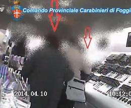 Shopping durante l'orario di lavoro: reintegrati i 4 "furbetti" della Provincia