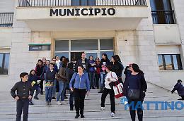 A Panni i bambini non vanno a scuola da tre giorni: i genitori scioperano contro il preside