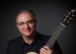 A scuola di chitarra 'volante' con Vito Nicola Paradiso