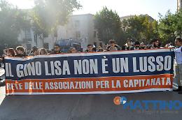 In piazza per il Gino Lisa, ma imprenditori e istituzioni (ad eccezione del Comune) sono assenti