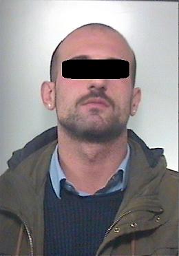 Esplode tre colpi di pistola contro una Fiat: arrestato 24enne